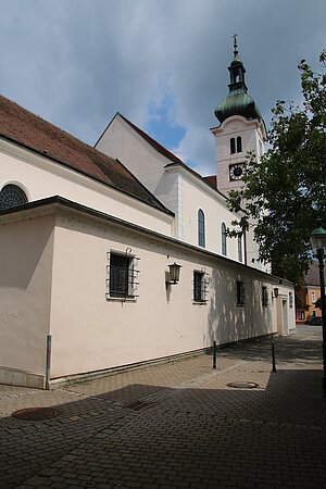 Purkersdorf, Pfarrkirche hl. Jakobus der Ältere, auf dem Hauptplatz nordöstlich des Schlosses